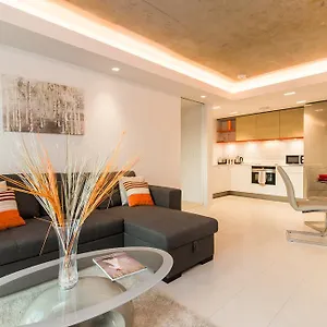 Royal Style - 5 Mins Walk To Excel Apartment